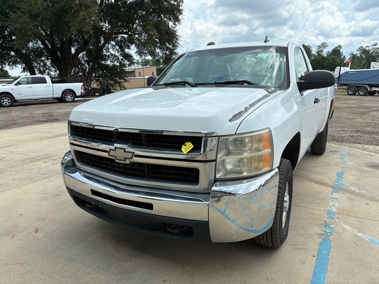 2009-chevrolet-2500-image-2