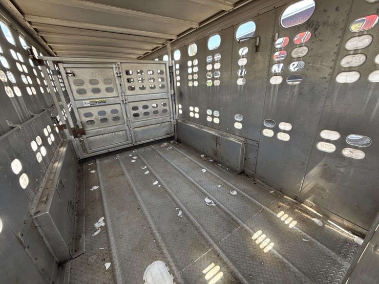 1995-wilson-livestock-trailer-image-15