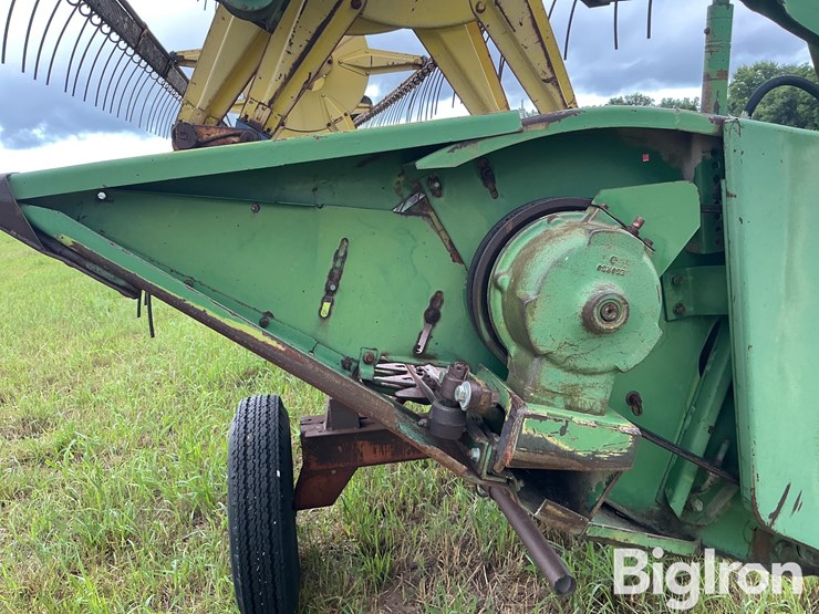 john-deere-220-image-13