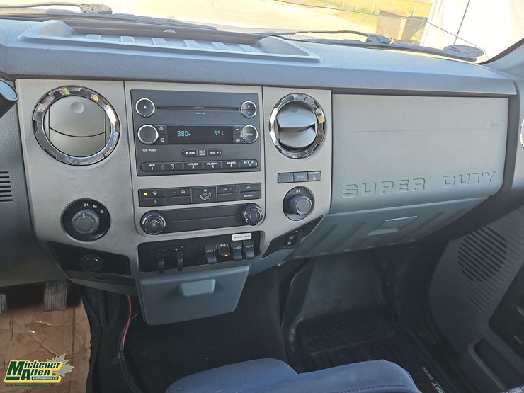 2013-ford-f550-image-24