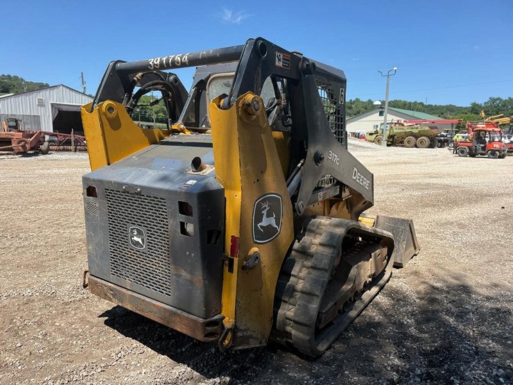 2021-deere-317g-image-4
