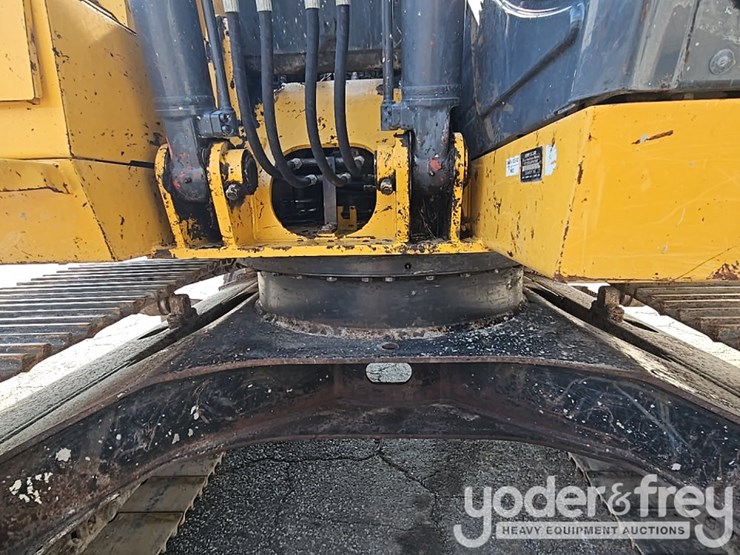 2018-deere-130g-image-18