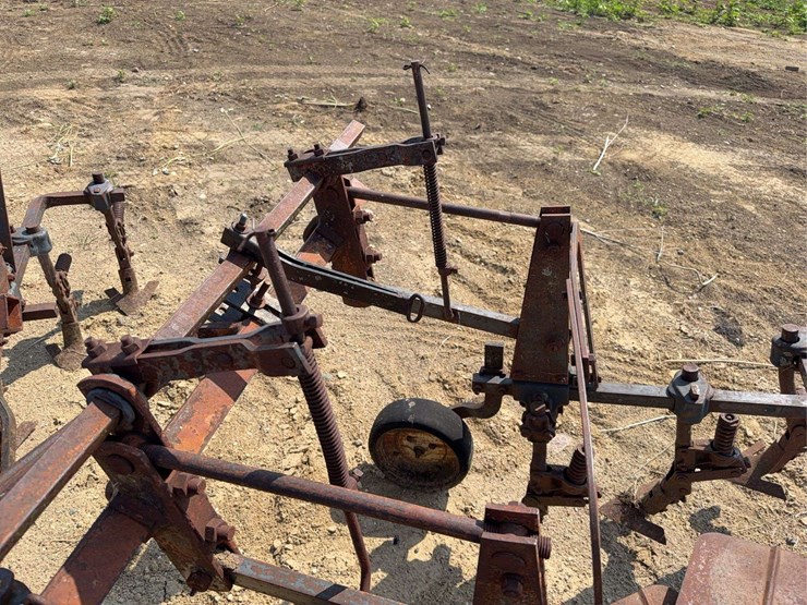 international-harvester-461-fast-hitch-cultivator-image-11