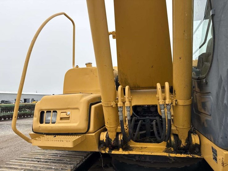 deere-200c-lc-image-11