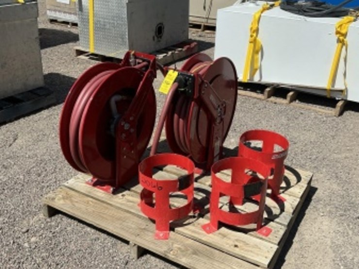 (2)-hose-reels-&-tank-holders-image-1