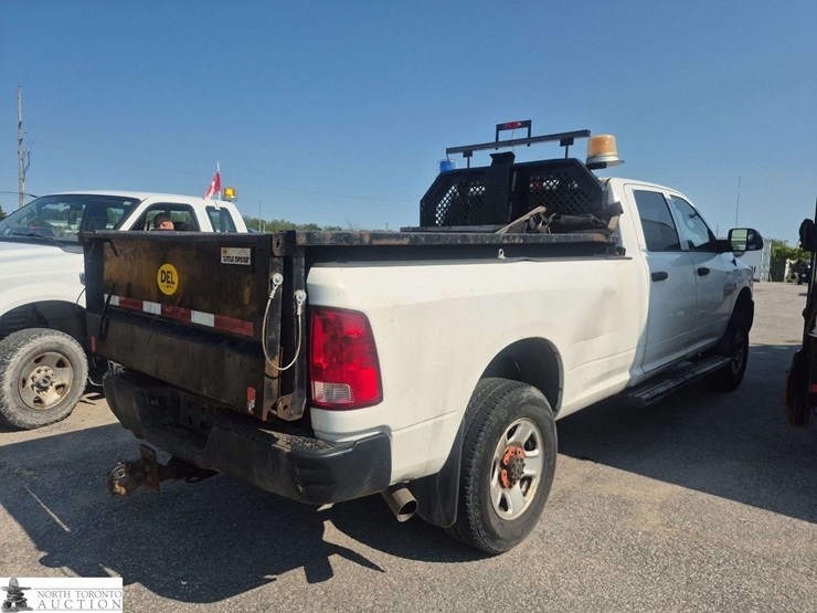 2016-dodge-3500-image-4