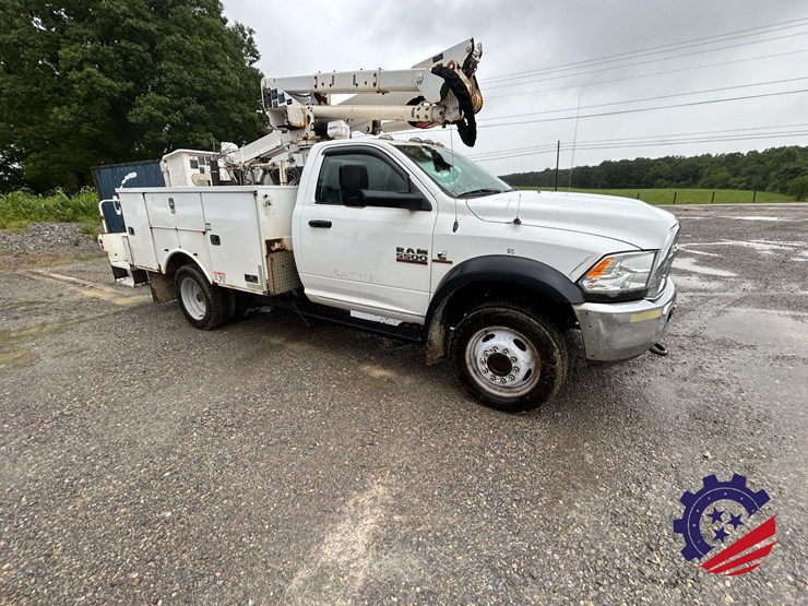 2016-ram-5500-bucket-truck-image-5