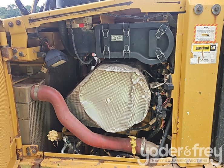 2014-caterpillar-d6t-image-21
