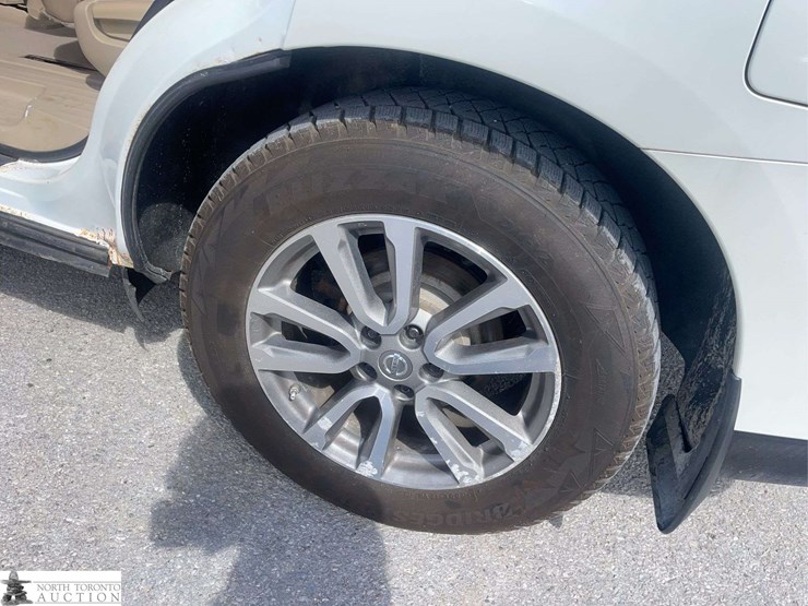 2015-nissan-pathfinder-image-23