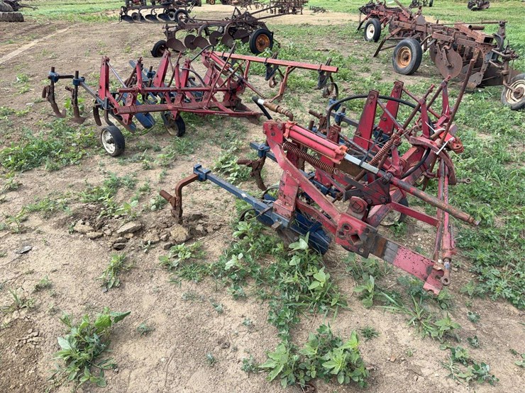 international-harvester-34-461-fast-hitch-mounted-cultivator-image-1