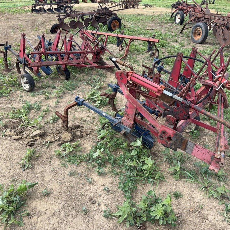 International Harvester 34-461 Fast Hitch Mounted Cultivator