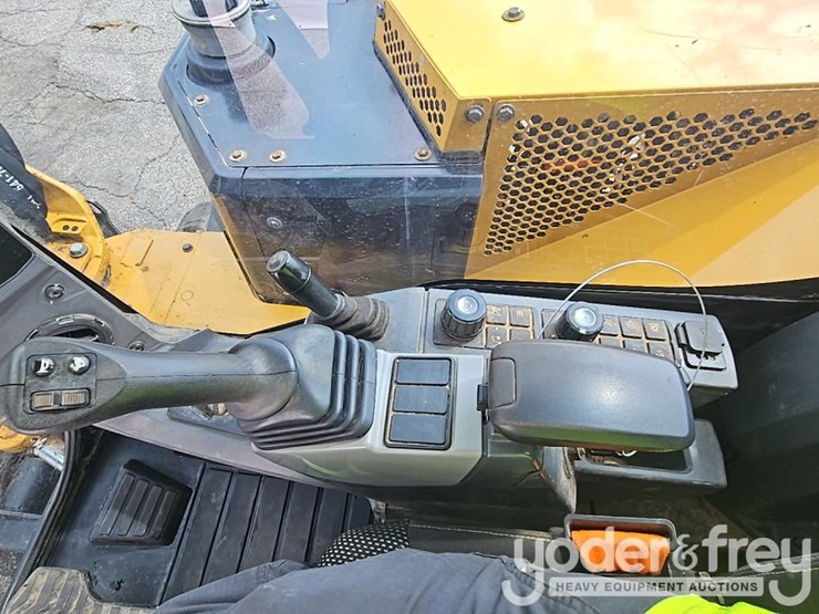 2023-caterpillar-306-cr-image-33