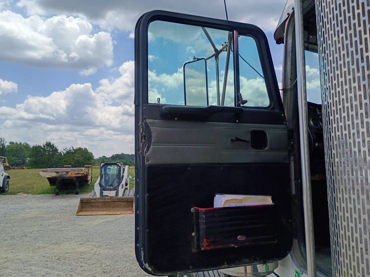 #21636-•-1997-peterbilt-379-semi-sleeper-truck-image-34