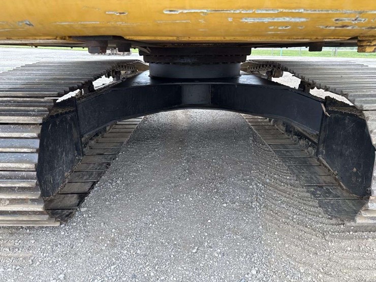 deere-200c-lc-image-17