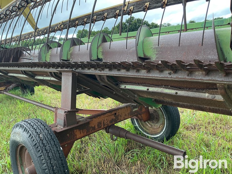 john-deere-220-image-16