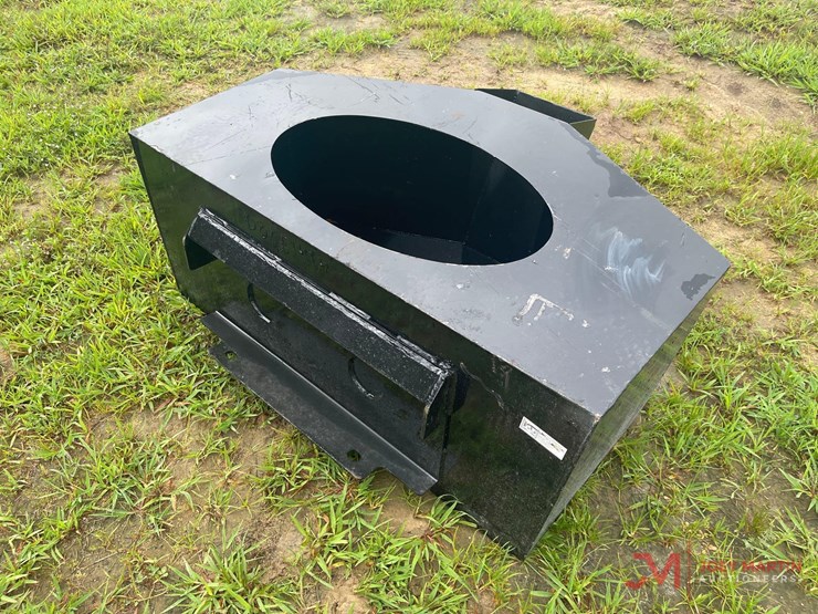 new-/-unused-concrete-bucket-mini-skid-steer-attachment-image-3