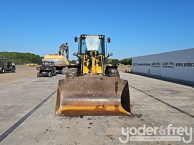 2023-caterpillar-920-image-15
