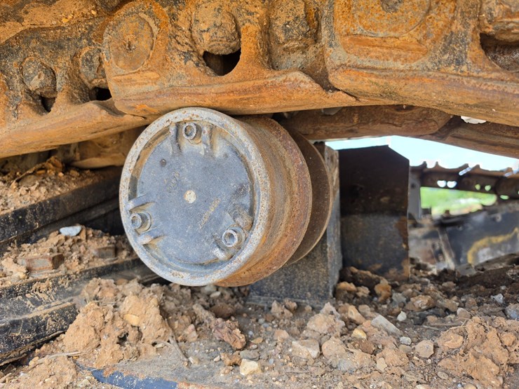 2023-caterpillar-374-image-58