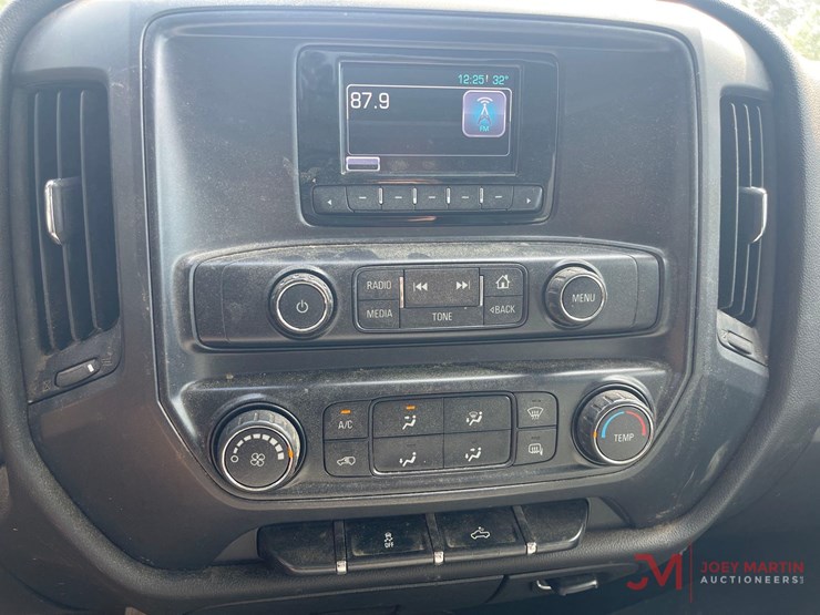 2015-chevrolet-silverado-1500-pickup-truck-image-19