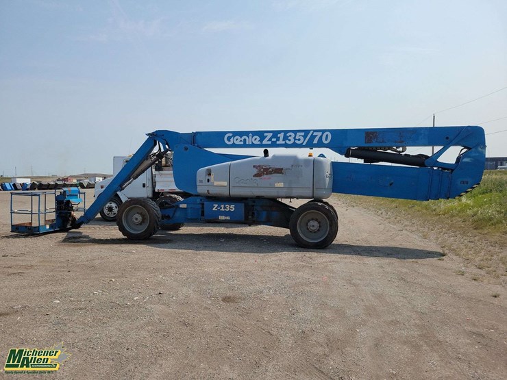 2013-genie-z135/70-image-1