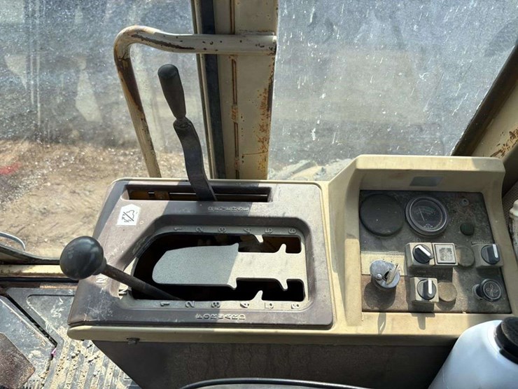 komatsu-grader-gd615a-image-20