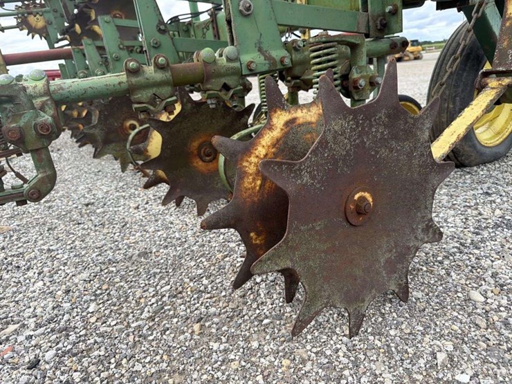 john-deere-16-image-13