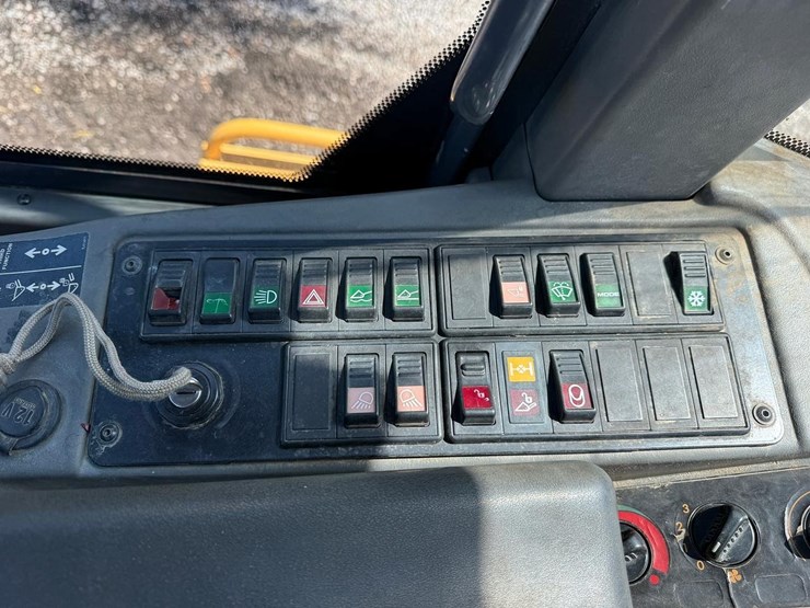2008-deere-344j-image-21