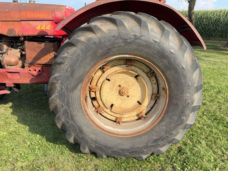 massey-ferguson-444-image-41