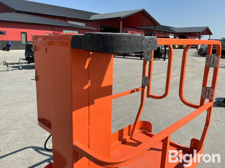 2017-jlg-1230es-image-12
