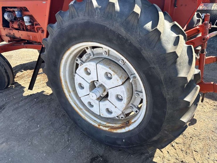 allis-chalmers-one-ninety-xt-diesel-tractor-image-9