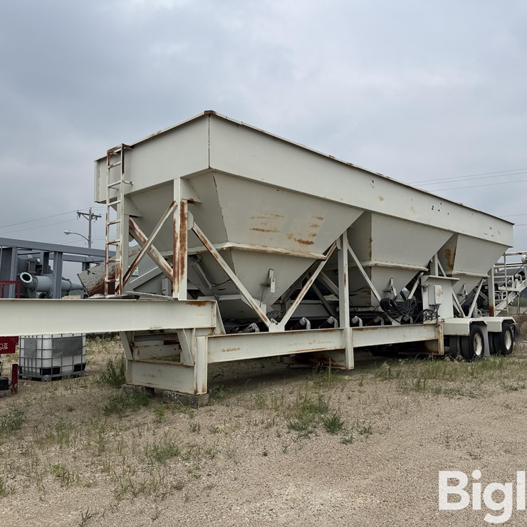 2000 Homemade 3 Feed Bin On T/A Carrier