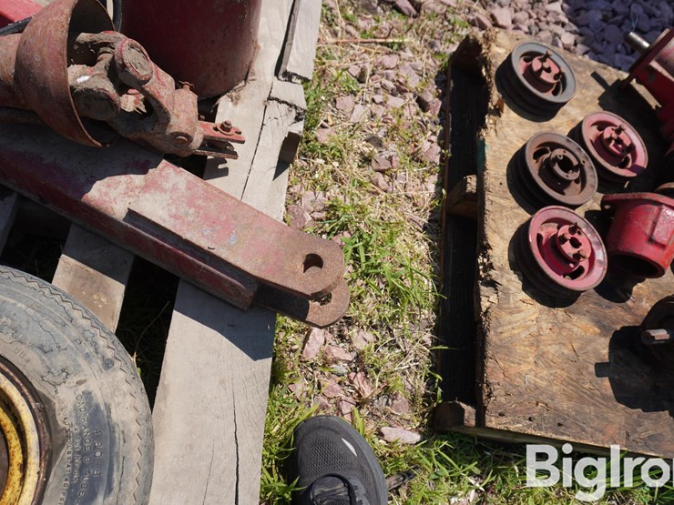 new-holland-845-image-12