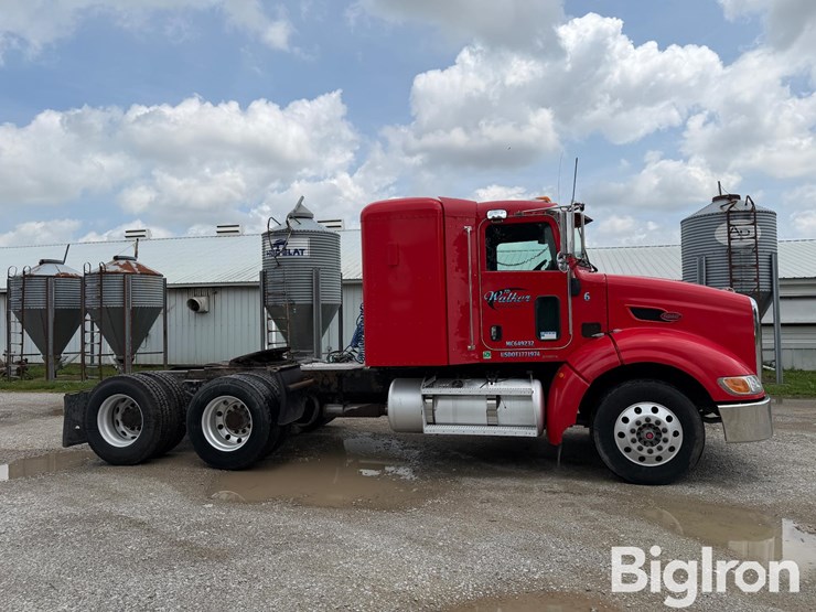 2010-peterbilt-384-image-4