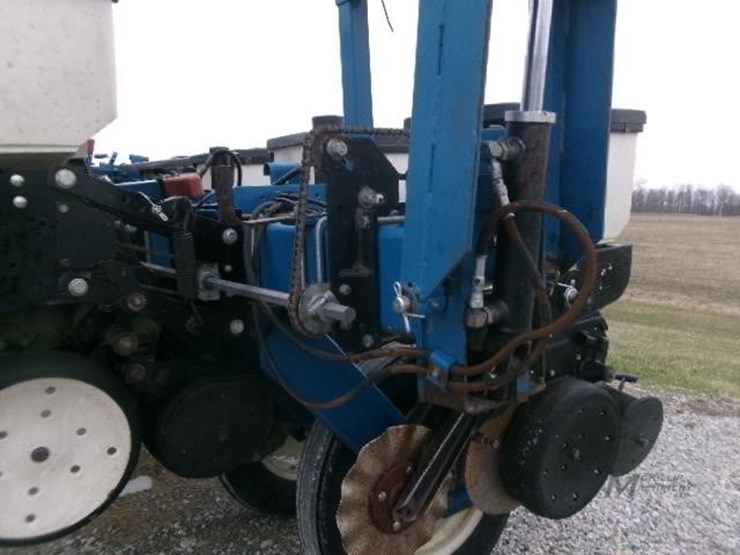 2000-kinze-3000-image-10