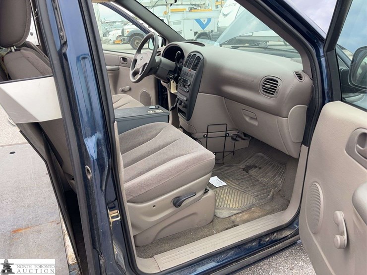 2002-dodge-caravan-image-18