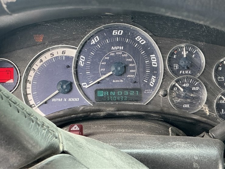 2000-chevrolet-suburban-image-14