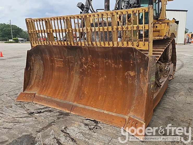 2014-caterpillar-d6t-image-11