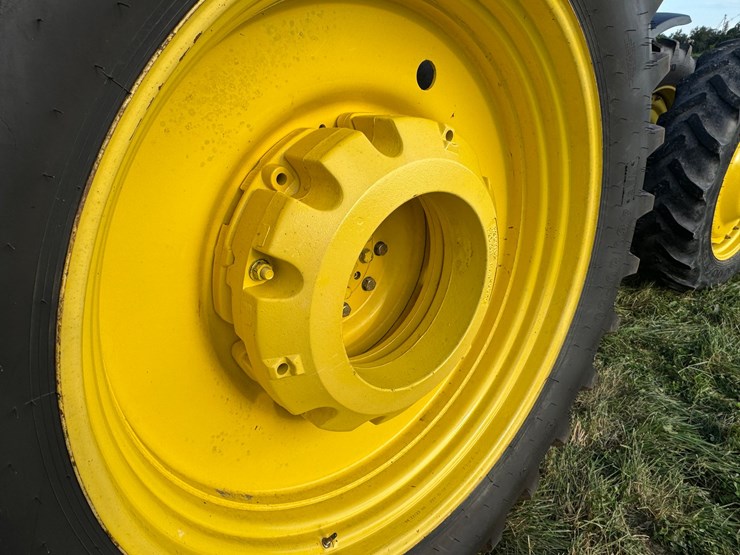 john-deere-8285r-image-24