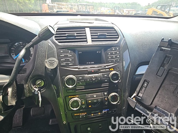 2017-ford-explorer-xlt-image-48