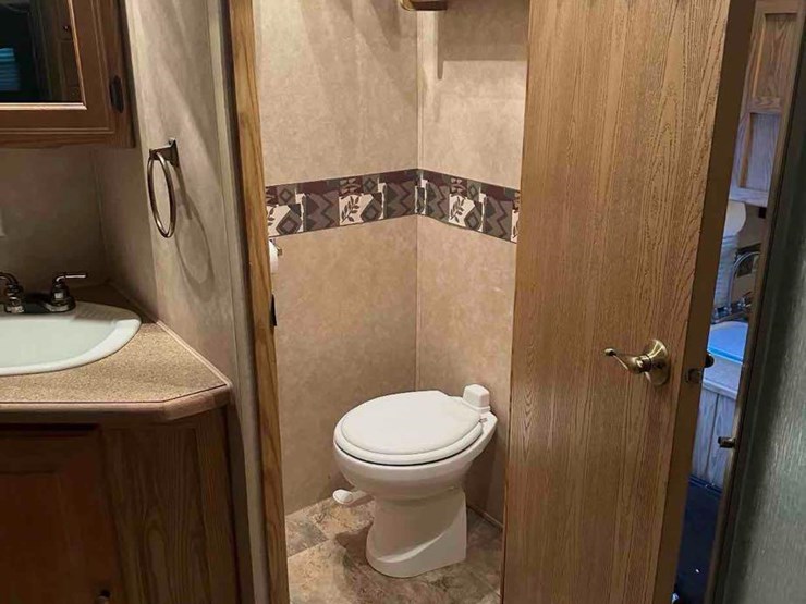 2007-cedar-creek-travel-trailer-image-32