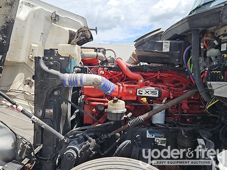 2018-peterbilt-567-image-23