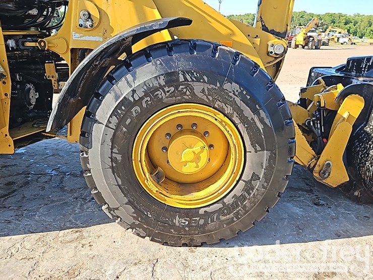 2023-caterpillar-920-image-10