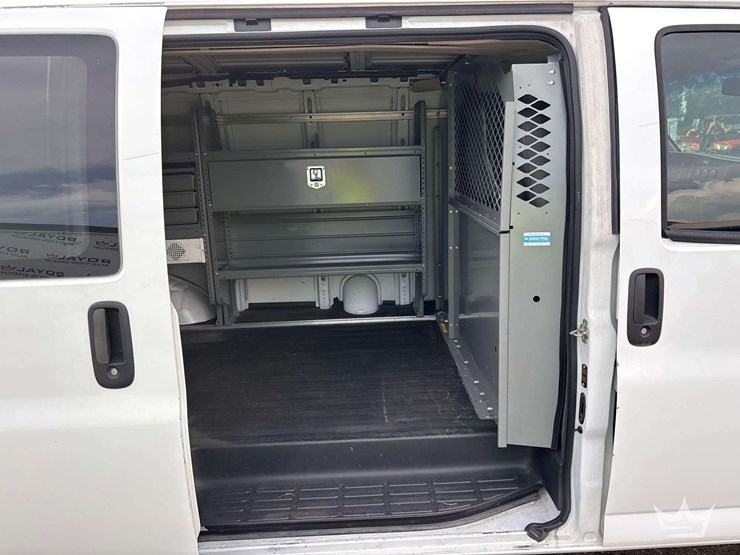 2017-chevrolet-express-2500-image-24