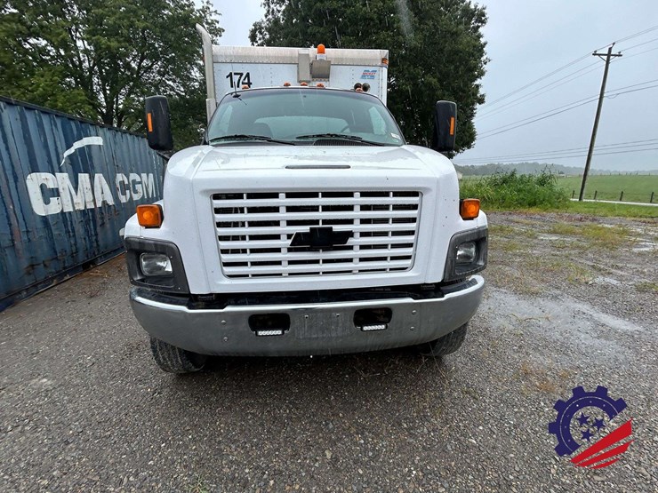 2005-chevrolet-c7500-fuel-&-lube-truck-image-8