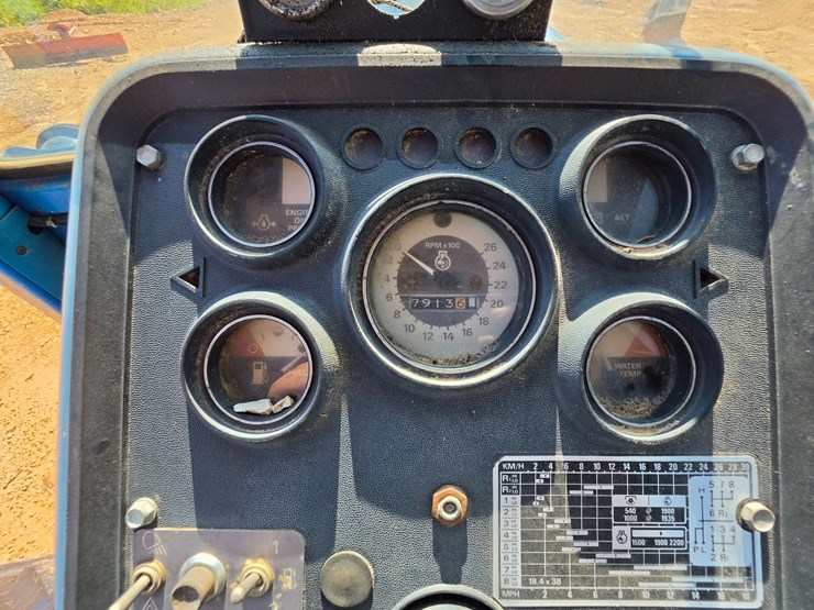 1977-ford-9700-image-31