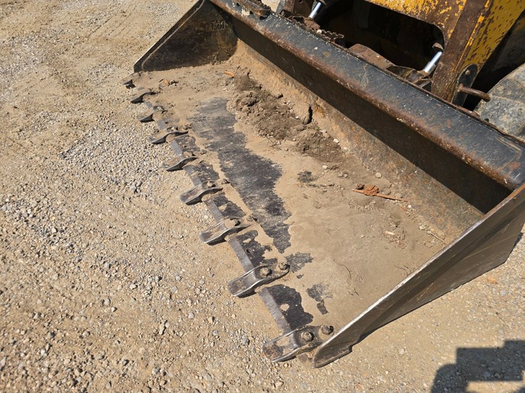 2013-caterpillar-289c2-image-18