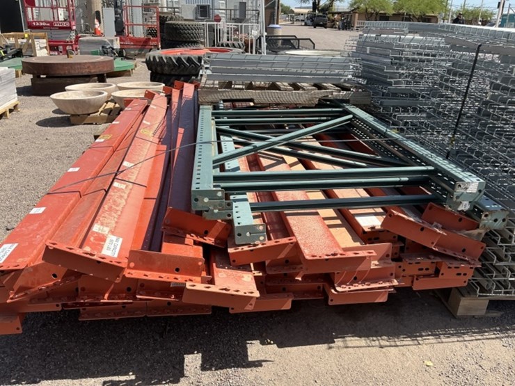 pallet-racking-uprights,-arms-&-shelves-image-5