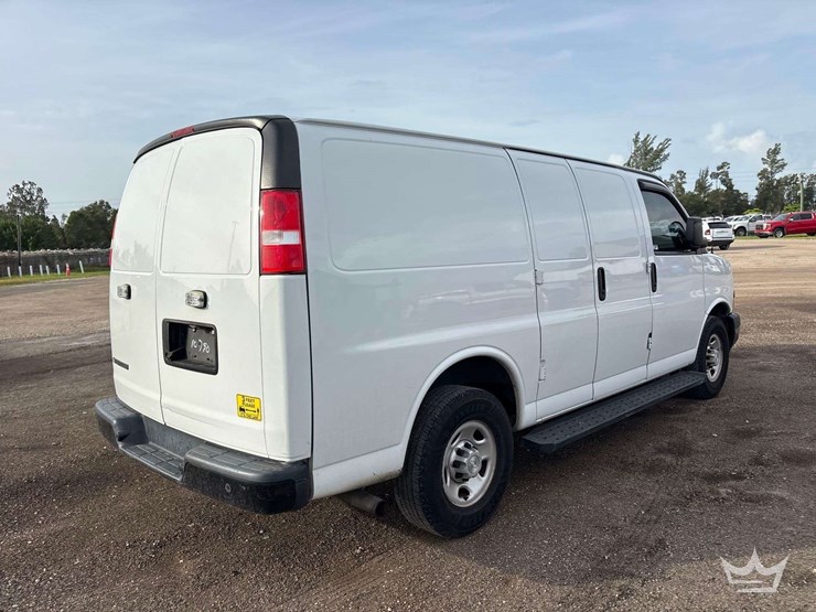 2019-chevrolet-express-2500-image-3