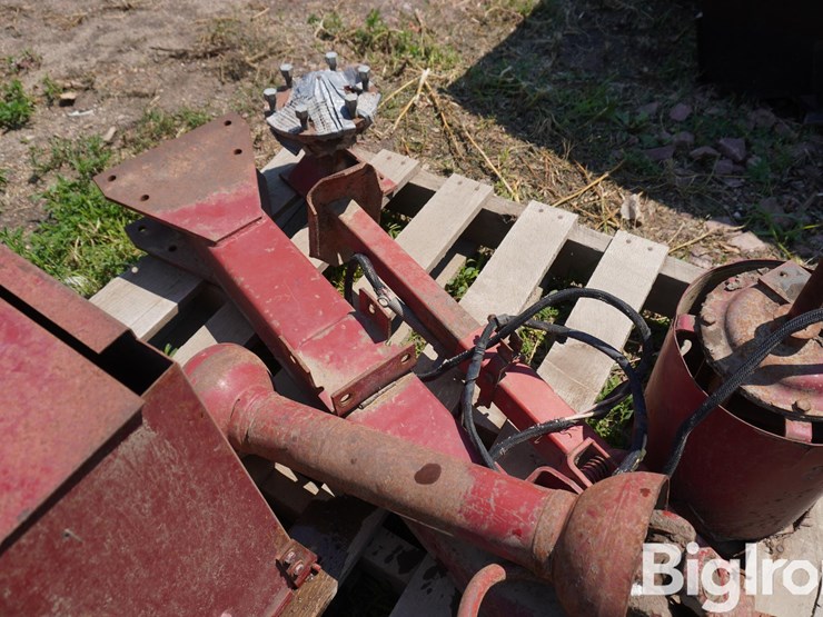 new-holland-845-image-13