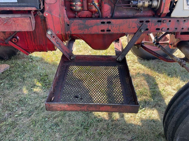 farmall-806-diesel-image-18